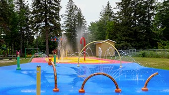 Modules de jeux d'eau en fonction.